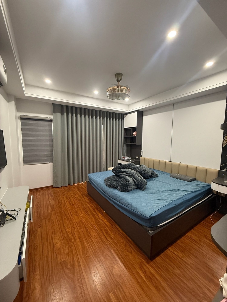 HOA HẬU 8 TẦNG THANG MÁY, GARA 7 CHỖ - NGÕ NGUYỄN VĂN CỪ LONG BIÊN - 41M² - 17.5 TỶ