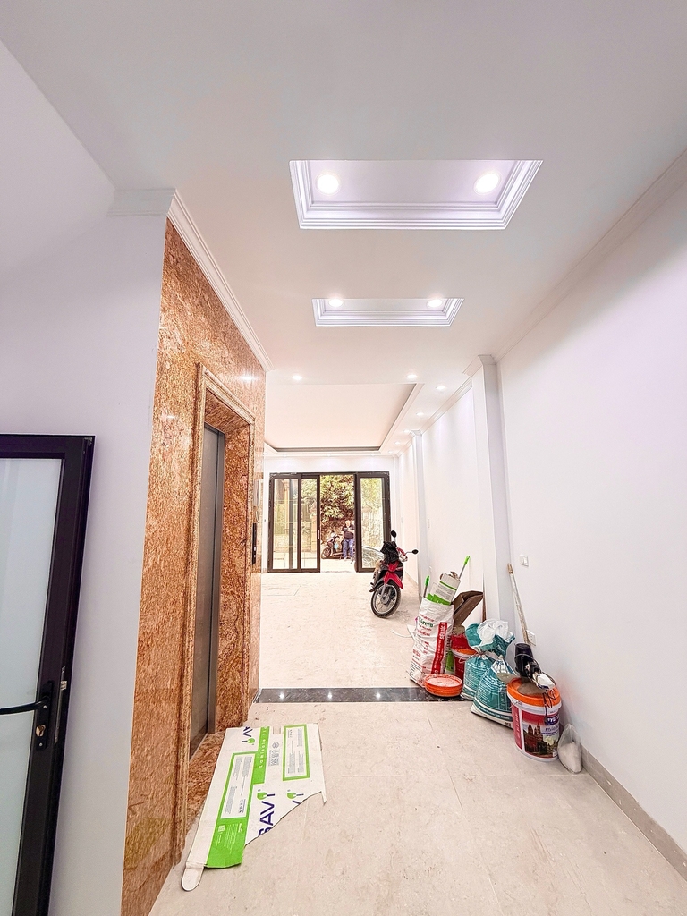 BÁN TÒA NHÀ 6 TẦNG THANG MÁY ĐỨC DIỄN - BẮC TỪ LIÊM: Ô TÔ TRÁNH - VỈA HÈ RỘNG - NGÕ THÔNG KINH DOANH - GIÁ 17.9 TỶ