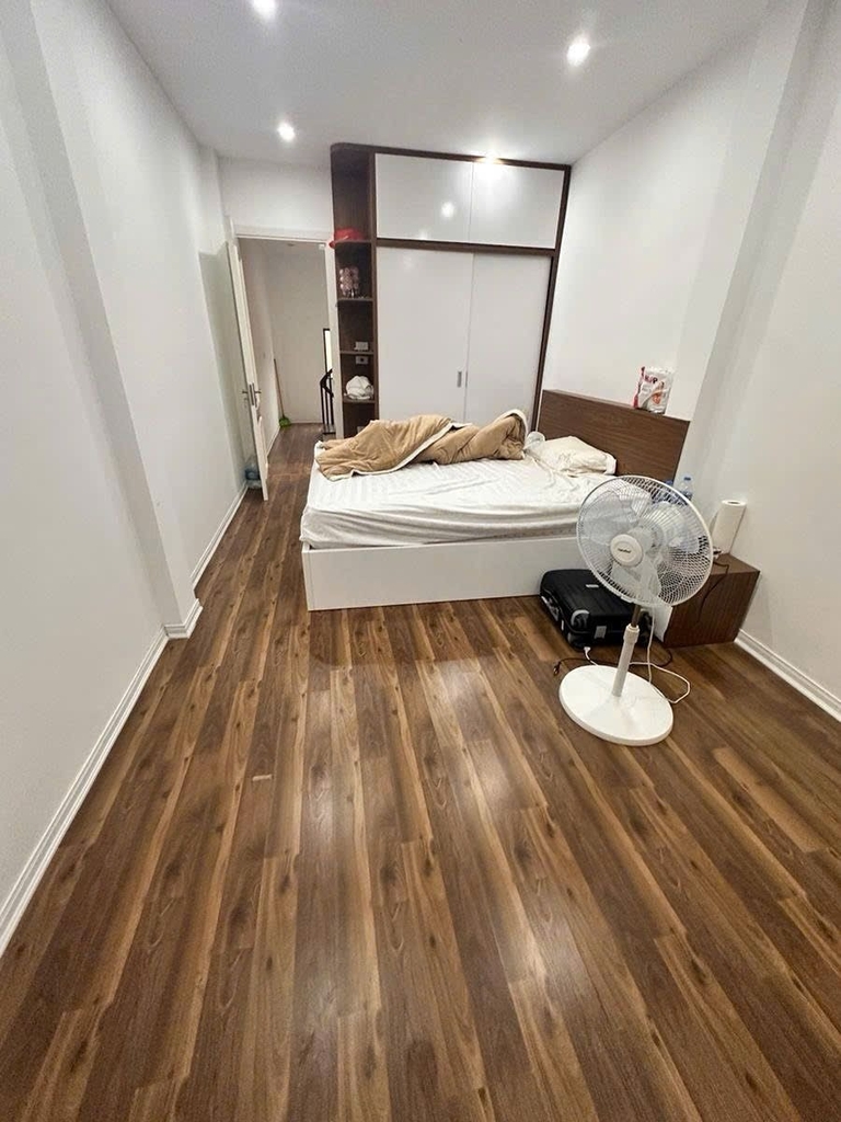 NHÀ MỚI FULL NỘI THẤT - NGÕ NGỌC HÀ BA ĐÌNH - 33m² - 5 TẦNG - CÁCH HỒ 10M - 7.6 TỶ