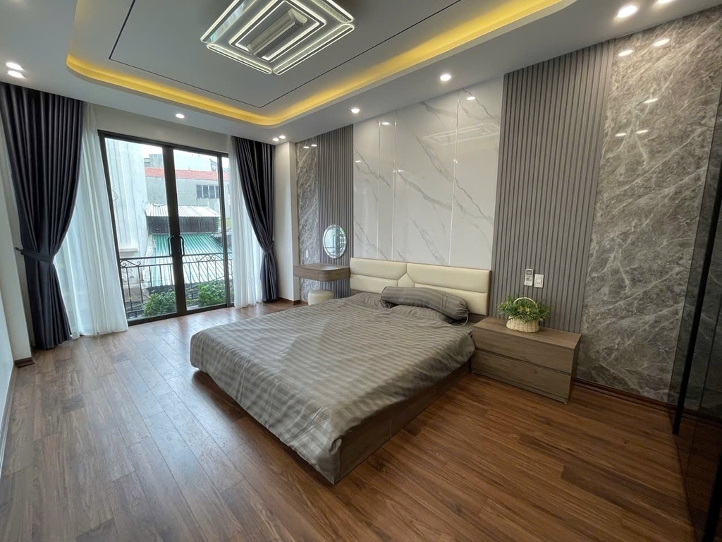 BÁN NHÀ NGUYỄN VĂN LINH - LONG BIÊN: 6 TẦNG THANG MÁY KÍNH COONG - MẶT NGÕ THÔNG - GARA 7 CHỖ - GIÁ 11.5 TỶ
