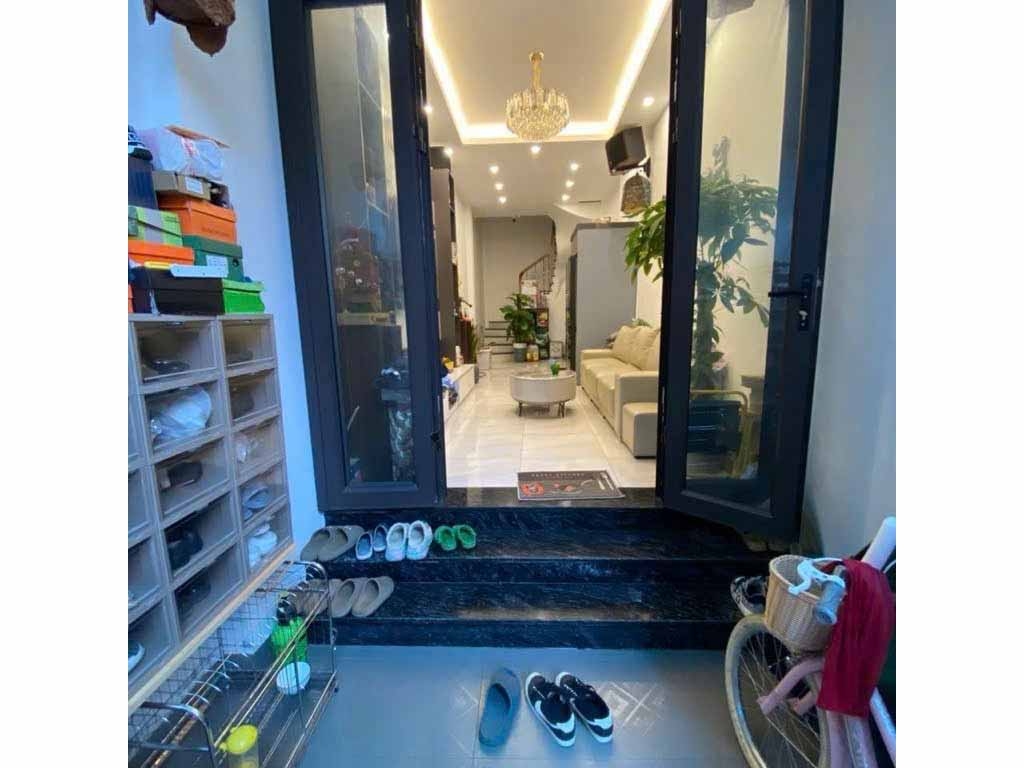 BÁN NHÀ TRẦN KHÁT CHÂN - HAI BÀ TRƯNG: VỊ TRÍ ĐẮC ĐỊA 30M RA PHỐ - NHÀ ĐƠN LẬP THOÁNG SÁNG - FULL NỘI THẤT - GIÁ 11.5 TỶ