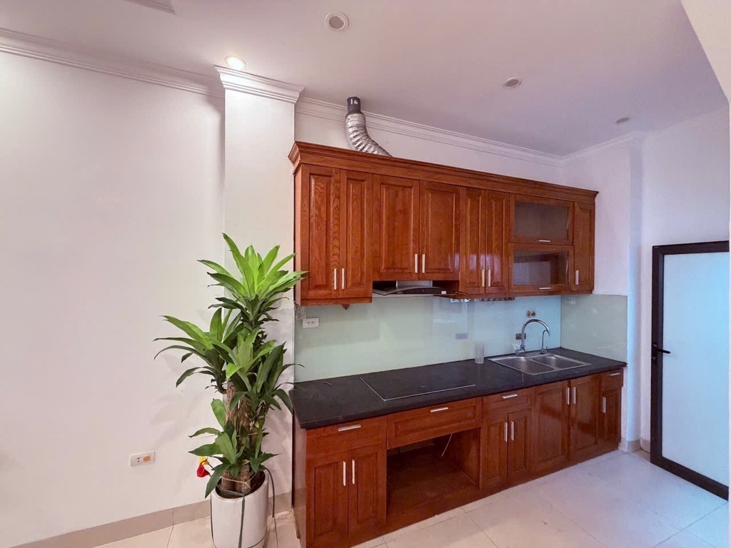 BÁN NHÀ NGỌC TRÌ - THẠCH BÀN: VỊ TRÍ ĐẮC ĐỊA Ô TÔ ĐỖ CỬA - NHÀ MỚI 5 TẦNG KÍNH COONG - SÁT CHỢ & TRƯỜNG HỌC - GIÁ 6.5 TỶ
