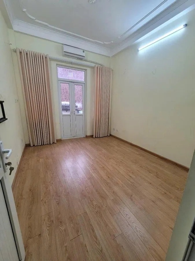 Bán Nhà 4 Tầng Đường Láng - Đang Cho Thuê 15 Triệu/Tháng - Ngõ Rộng - 13.8 Tỷ