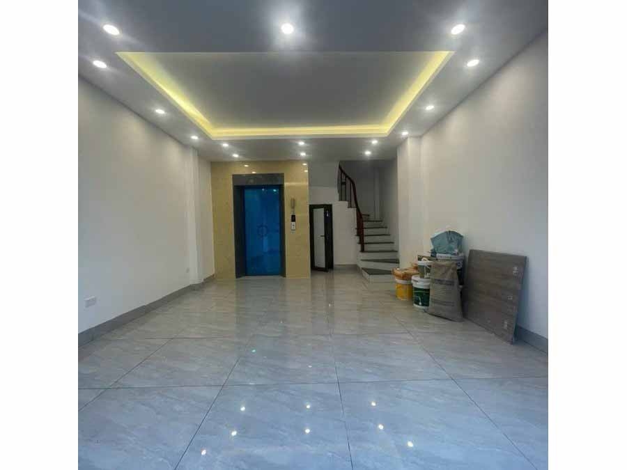 BÁN TOÀ NHÀ MẶT PHỐ CỔ LINH - LONG BIÊN: VỊ TRÍ CHIẾN LƯỢC 6 LÀN XE - VỈA HÈ 8M - THANG MÁY XỊN - GIÁ 19.8 TỶ