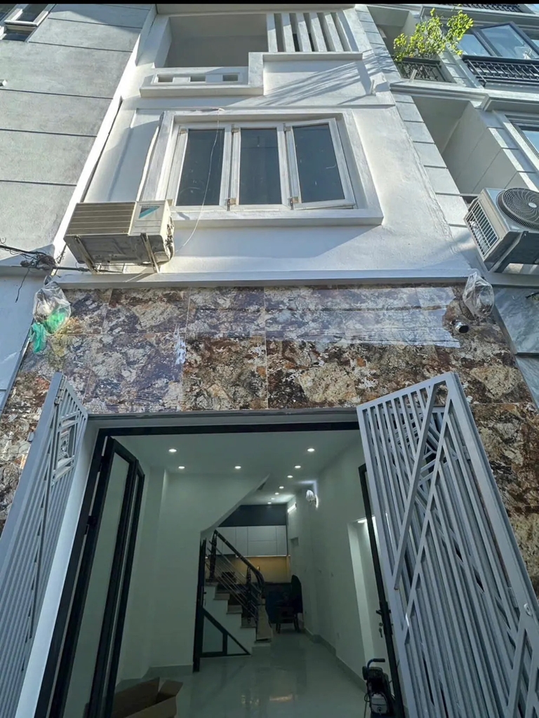 【NHÀ PHỐ MỚI 4 TẦNG】 Thanh Am, Long Biên - 30m² - 2 Phòng Ngủ - 10 Phút Ra Hồ Gươm - Giá 6.7 Tỷ