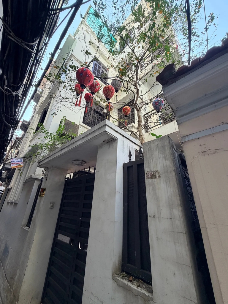 【BIỆT THỰ PHỐ LÔ GÓC - VỊ TRÍ VÀNG BA ĐÌNH】Nhà 4 Tầng 65m² Hoàng Hoa Thám - Ngõ Thông 30m Ra Phố - Gần Công Viên 7.2ha Vĩnh Phúc - Lô Góc Thoáng - Sân Xe Riêng - Thiết Kế Đẹp - Giá 17.8 Tỷ