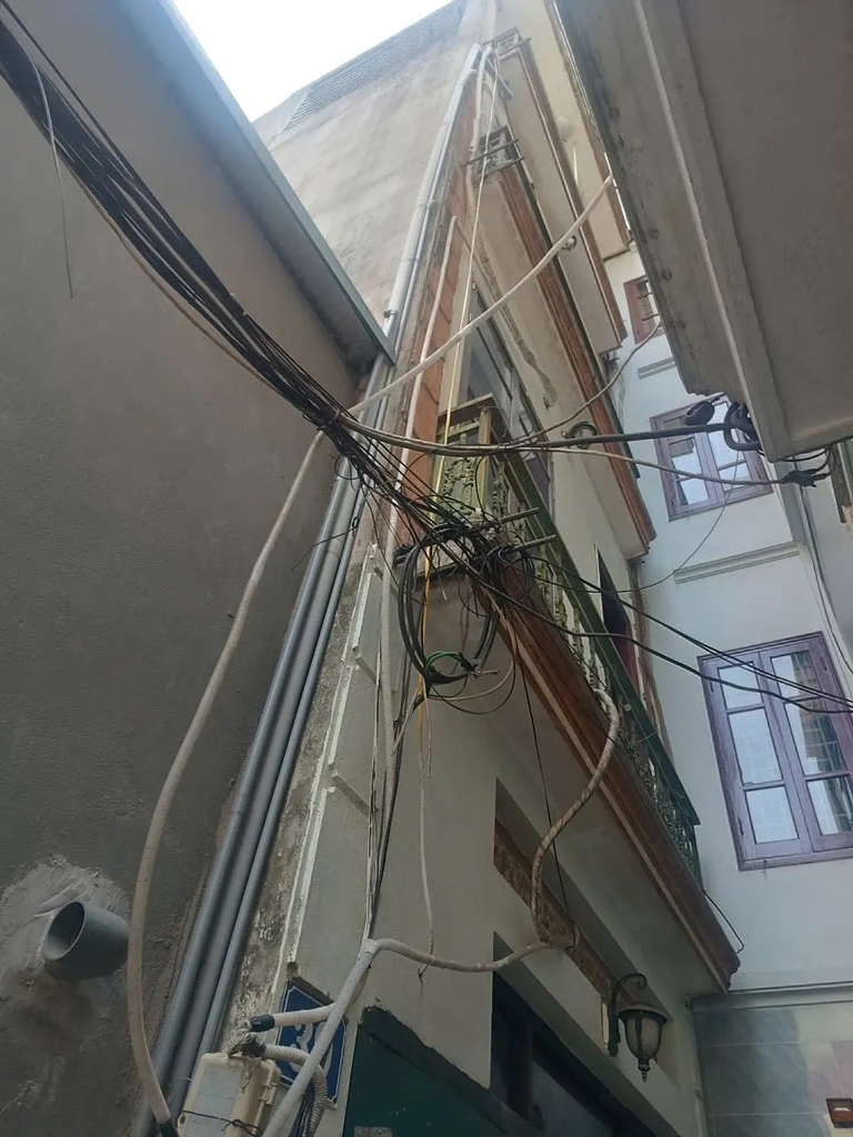 【NHÀ PHỐ VIEW HỒ VĂN】49 Quốc Tử Giám, Đống Đa - 39m² - 4 Tầng - 2 Phòng Ngủ - Giá 6.2 Tỷ