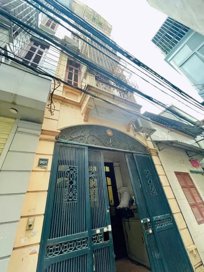 CHÍNH CHỦ - GIÁ TỐT】Bán Nhà 4 Tầng 42m² Ngõ Thông Trương Định - Ô Tô Ba Gác Tránh Cửa - 4PN, 3WC - Giá Chỉ 9.5 Tỷ - Sổ Đỏ Riêng