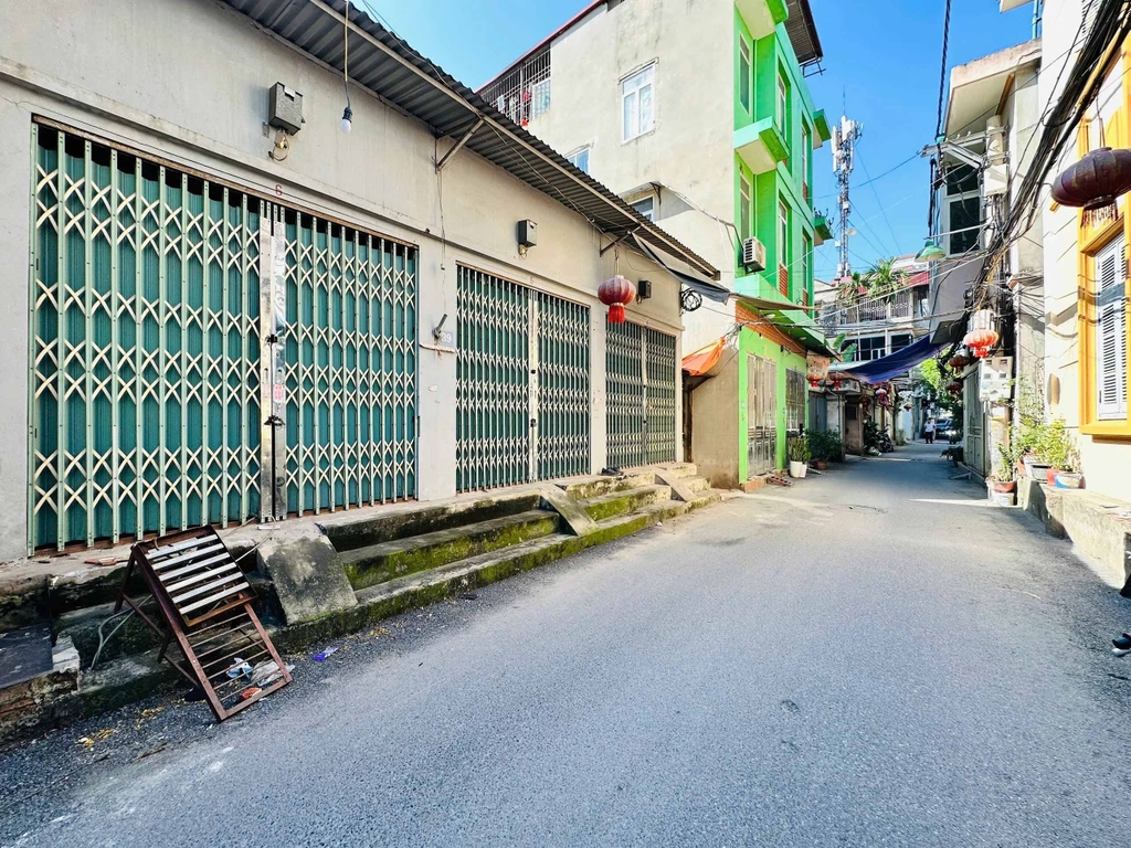 【BÁN MẶT BẰNG KINH DOANH ĐANG CHO THUÊ】Phân Lô Mặt Ngõ Ô Tô Tải Đường Lụa - Diện Tích 64m² - Ba Mặt Thông - Hiện Tại 3 Cửa Hàng Đang Hoạt Động - Sổ Đỏ Tách Riêng - Giá 19.5 Tỷ