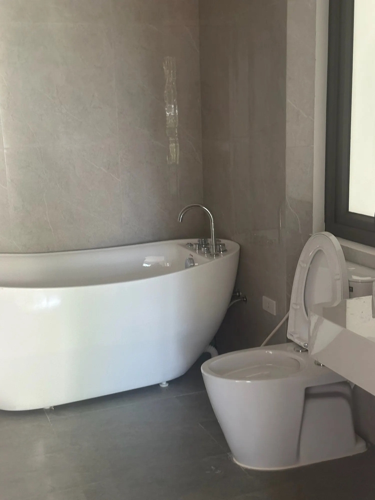 【NHÀ MỚI 5 TẦNG - THIẾT KẾ HIỆN ĐẠI】 Xuân Đỗ, Long Biên - 41.2m² - 4 Phòng Ngủ - Phòng Tắm Bồn Sang Trọng - Giá 8.3 Tỷ