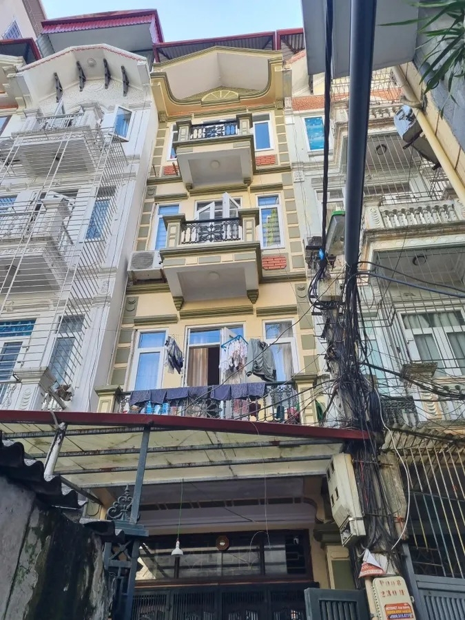 Bán Nhà 4 Tầng Đường Láng - Đang Cho Thuê 15 Triệu/Tháng - Ngõ Rộng - 13.8 Tỷ