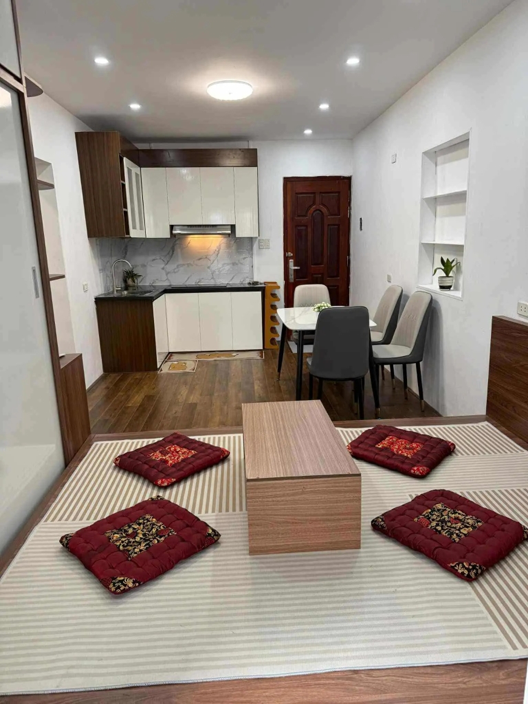 Bán Căn Hộ Tập Thể D1 Quỳnh Mai - 45m² Thực Tế - Full Nội Thất - 2 Phòng Ngủ - Ô Tô Đỗ Cửa - Giá 3.15 Tỷ