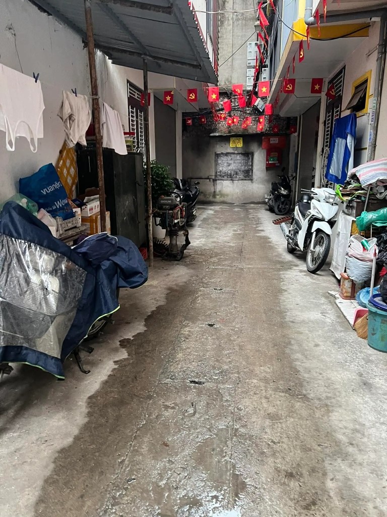 Bán Đất Lô Góc Ngõ Đội Cấn - 23m² - Tiềm Năng Xây Mới 35m² - View Sân Rộng - Giá 6.5 Tỷ