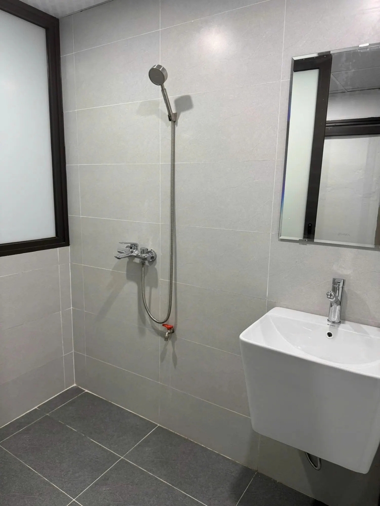 Bán Nhà 4 Tầng Ngõ Đội Cấn - 35m² - Sân Rộng 30m² - 2 Mặt Thoáng Vĩnh Viễn - Nhà Dân Xây Kiên Cố