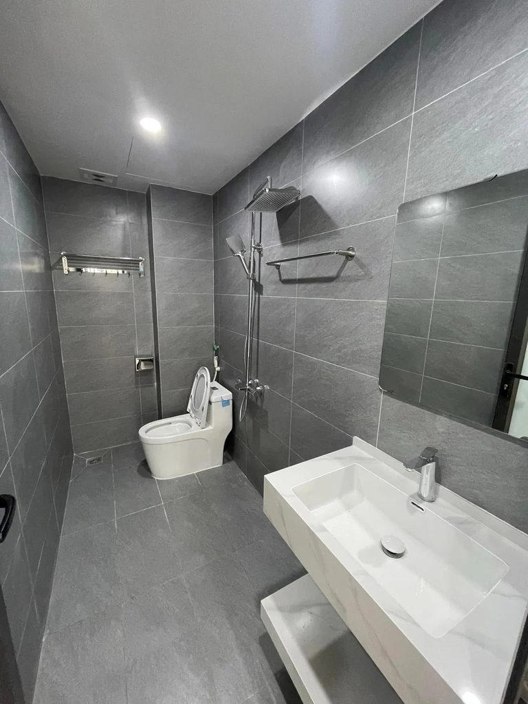 Bán Gấp Lô Góc 2 Thoáng Nguyễn Văn Linh - 20m Ra Phố - Full NT - 6.6 Tỷ