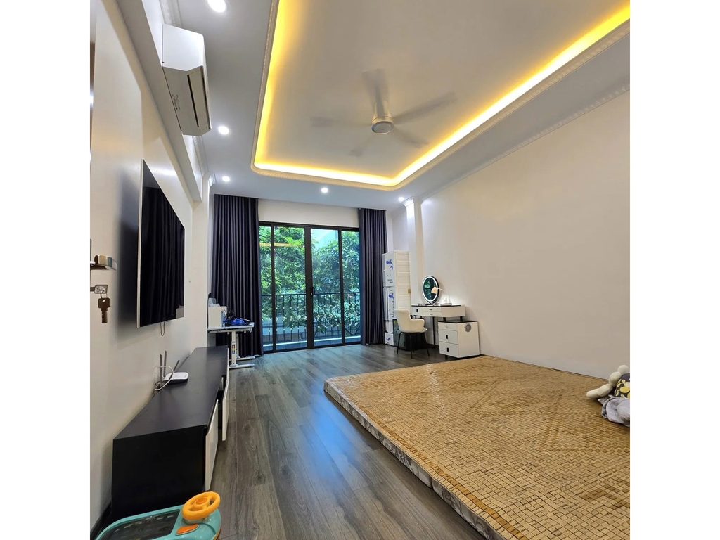 Bán Nhà Liền Kề Mặt Đường DV Đào Đất - Kiến Hưng - 5 Tầng - 5 PN - 15.2 Tỷ