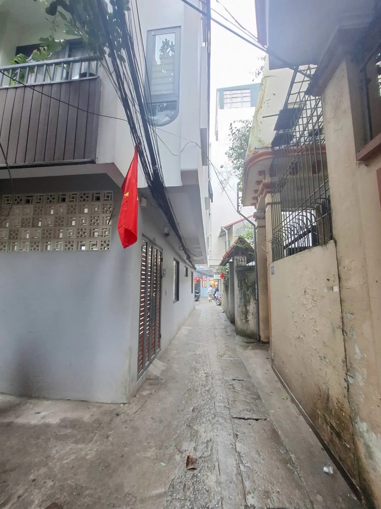 Bán Nhà 5 Tầng Ngõ Hoàng Hoa Thám - 40m² - Ngõ Rộng 50m Ra Ô Tô - Thiết Kế Linh Hoạt 8 Phòng - Giá 11.5 Tỷ