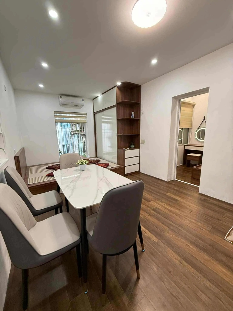 Bán Căn Hộ Tập Thể D1 Quỳnh Mai - 45m² Thực Tế - Full Nội Thất - 2 Phòng Ngủ - Ô Tô Đỗ Cửa - Giá 3.15 Tỷ