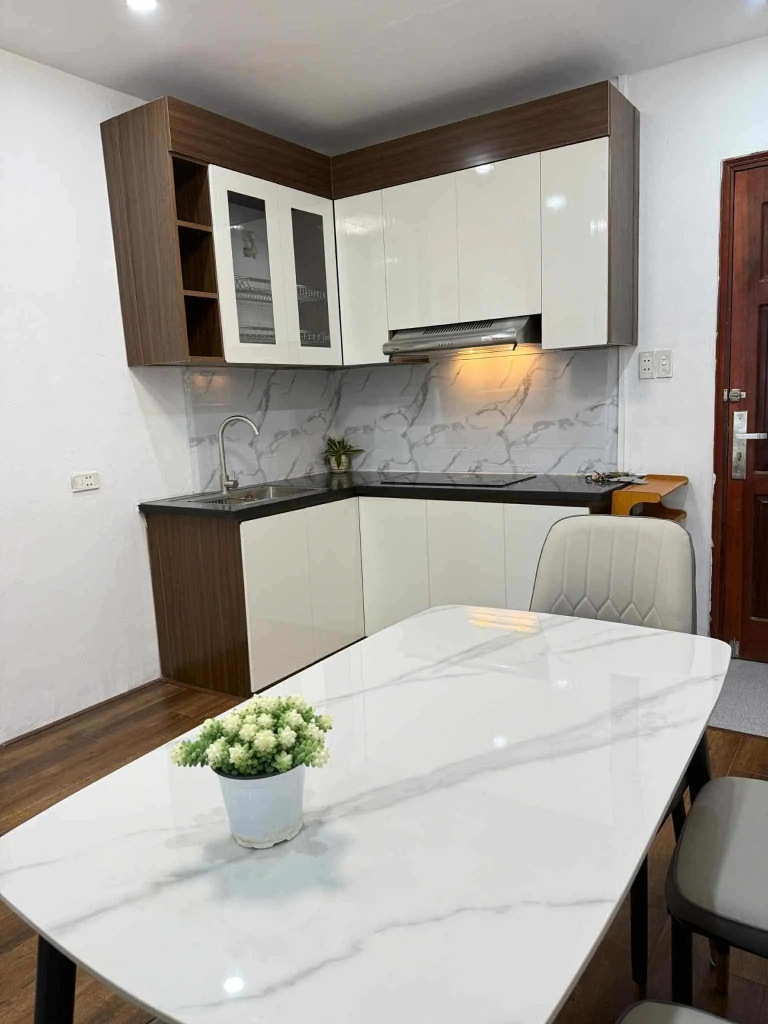 Bán Căn Hộ Tập Thể D1 Quỳnh Mai - 45m² Thực Tế - Full Nội Thất - 2 Phòng Ngủ - Ô Tô Đỗ Cửa - Giá 3.15 Tỷ