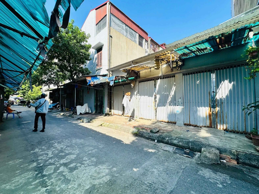 【BÁN MẶT BẰNG KINH DOANH ĐANG CHO THUÊ】Phân Lô Mặt Ngõ Ô Tô Tải Đường Lụa - Diện Tích 64m² - Ba Mặt Thông - Hiện Tại 3 Cửa Hàng Đang Hoạt Động - Sổ Đỏ Tách Riêng - Giá 19.5 Tỷ