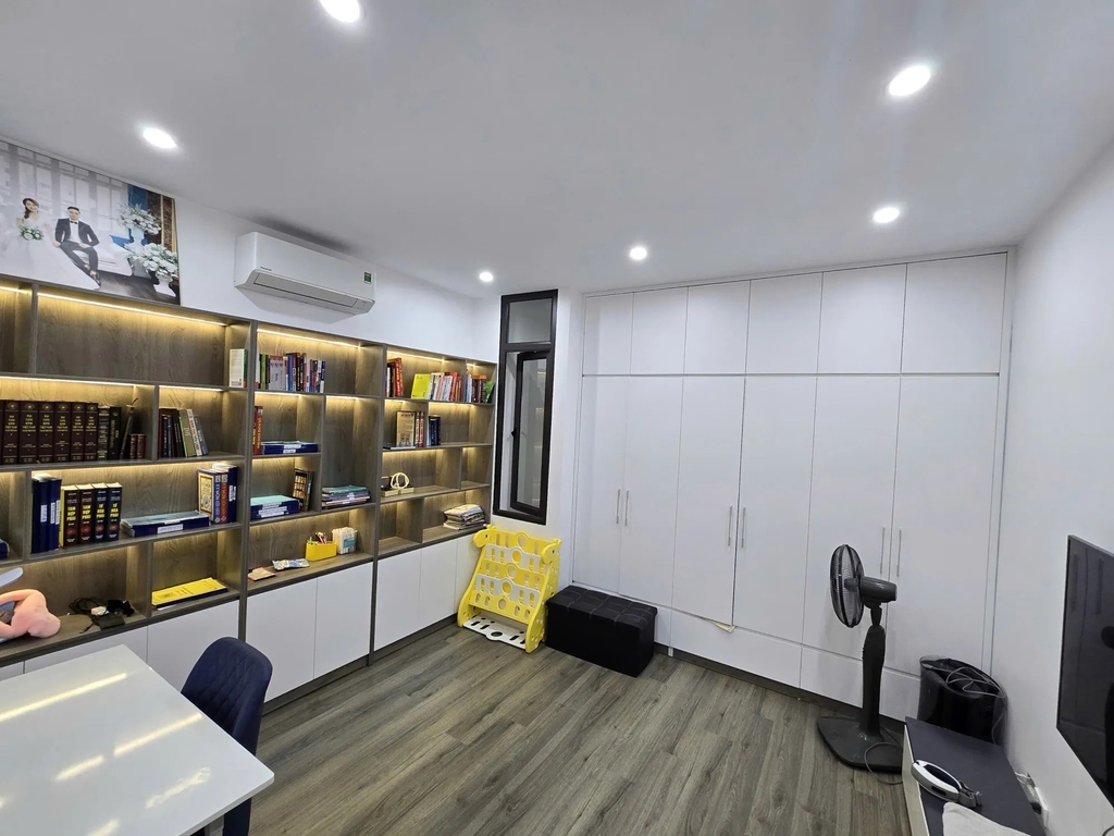 Bán Nhà Liền Kề Mặt Đường DV Đào Đất - Kiến Hưng - 5 Tầng - 5 PN - 15.2 Tỷ