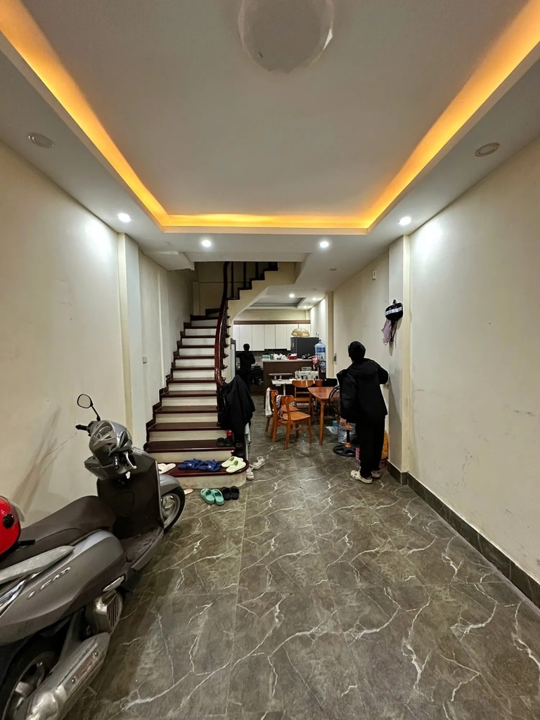 Bán Nhà 5 Tầng Ngõ Hoàng Hoa Thám - 40m² - Ngõ Rộng 50m Ra Ô Tô - Thiết Kế Linh Hoạt 8 Phòng - Giá 11.5 Tỷ