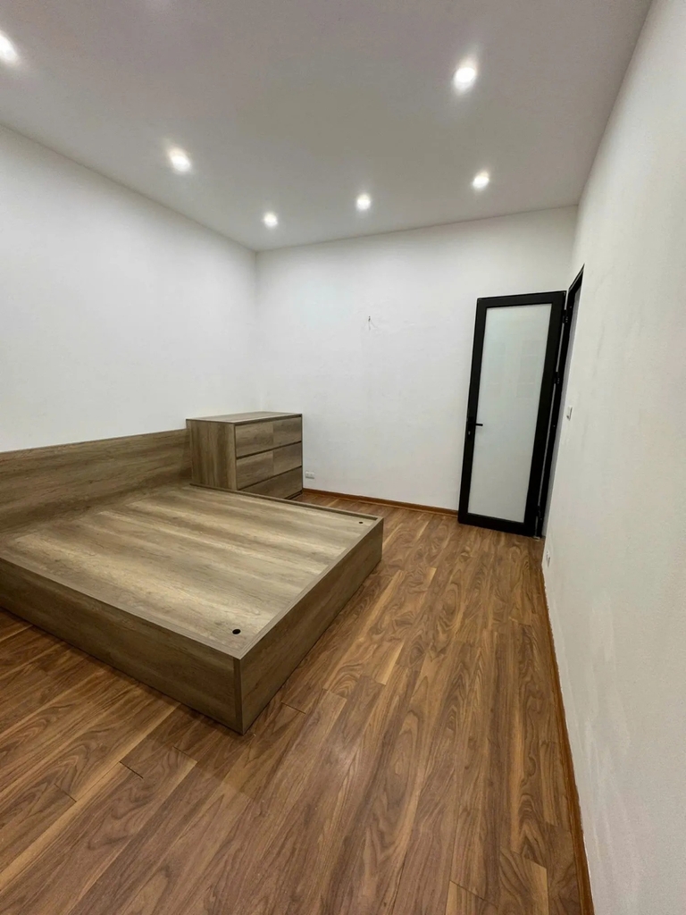 Bán Nhà 4 Tầng Ngõ Đội Cấn - 35m² - Sân Rộng 30m² - 2 Mặt Thoáng Vĩnh Viễn - Nhà Dân Xây Kiên Cố