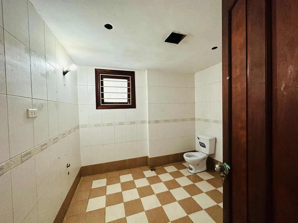 Siêu Phẩm Biệt Thự Phố 7 Tầng - Lô Góc Đường Bưởi, Ba Đình - Gara Ô Tô - 6 Phòng Ngủ Khép Kín - Giá 36 Tỷ