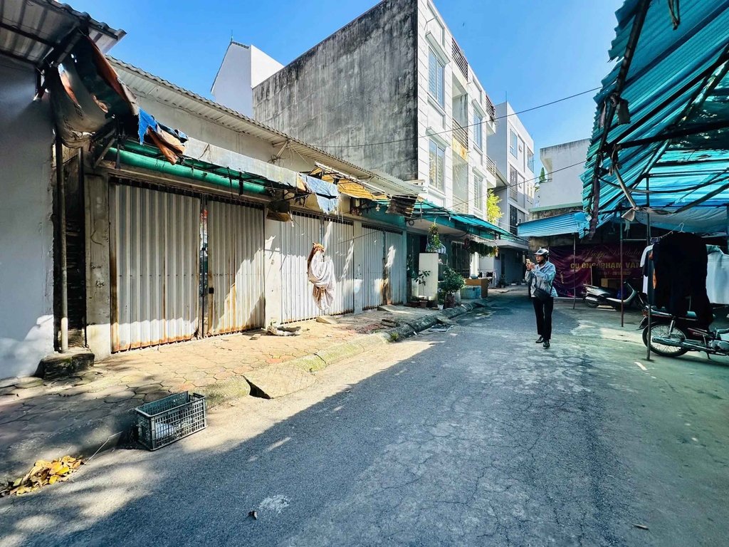 【BÁN MẶT BẰNG KINH DOANH ĐANG CHO THUÊ】Phân Lô Mặt Ngõ Ô Tô Tải Đường Lụa - Diện Tích 64m² - Ba Mặt Thông - Hiện Tại 3 Cửa Hàng Đang Hoạt Động - Sổ Đỏ Tách Riêng - Giá 19.5 Tỷ