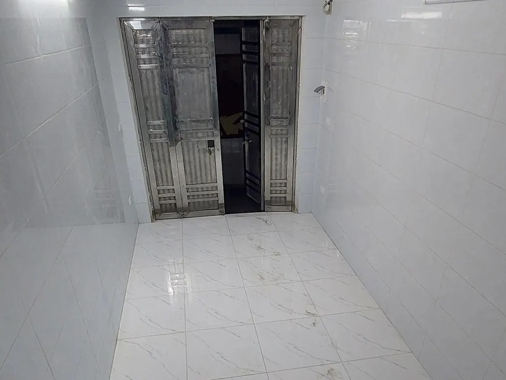 Bán Nhà 5 Tầng Ngõ Thông 8 Lê Thanh Nghị - 8.2 Tỷ - Cách Mặt Phố 10m - Sổ Riêng