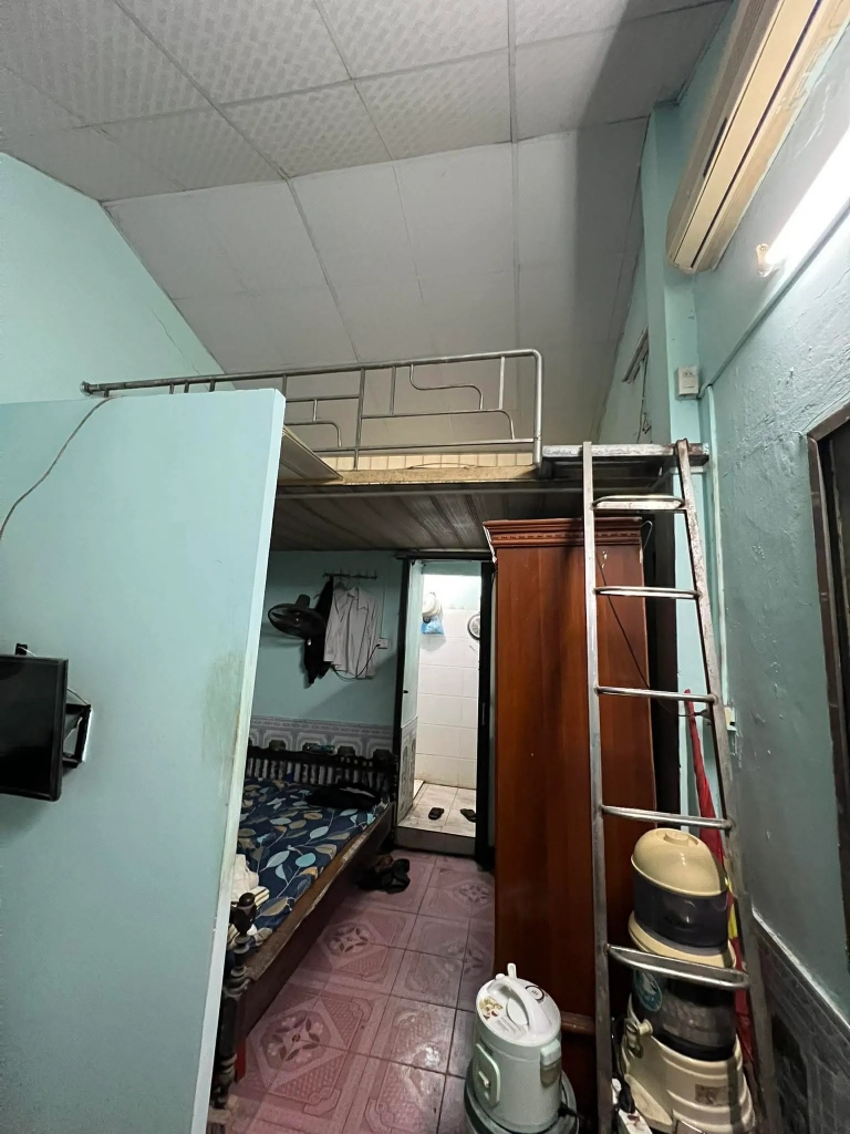 Bán Đất Lô Góc Ngõ Đội Cấn - 23m² - Tiềm Năng Xây Mới 35m² - View Sân Rộng - Giá 6.5 Tỷ