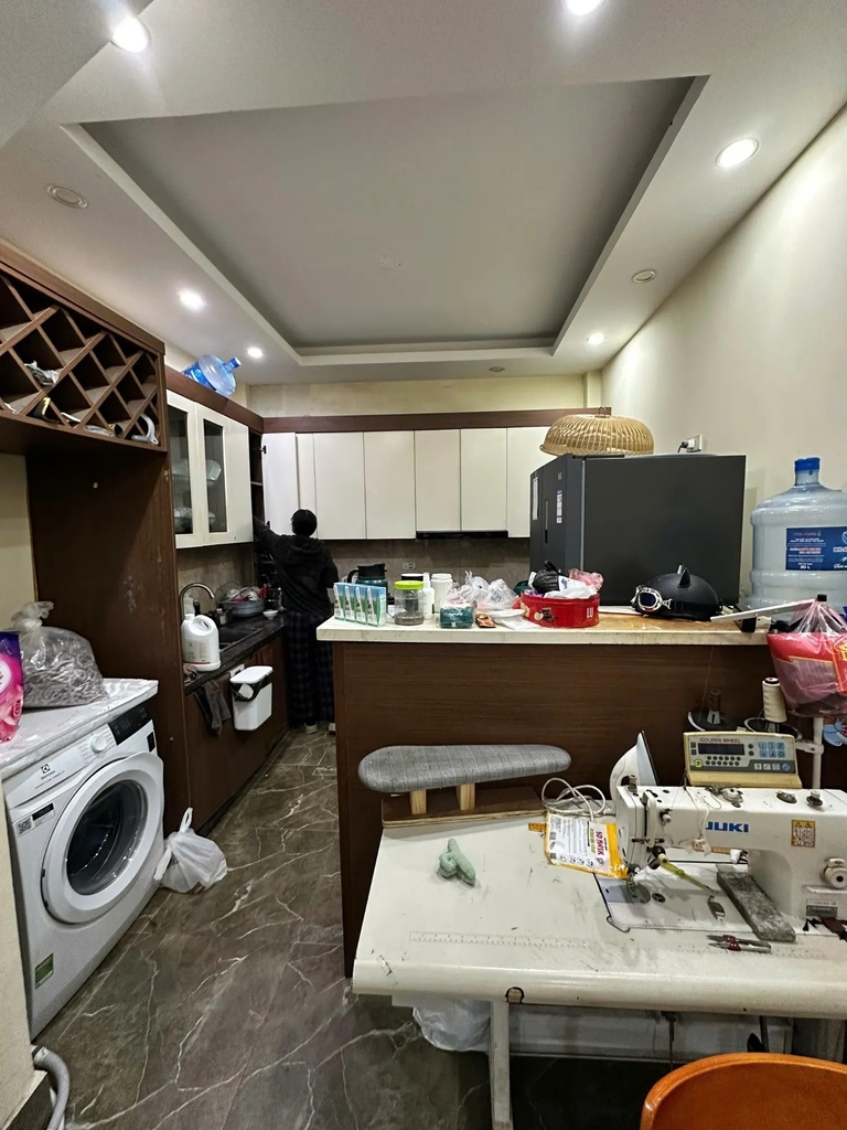 Bán Nhà 5 Tầng Ngõ Hoàng Hoa Thám - 40m² - Ngõ Rộng 50m Ra Ô Tô - Thiết Kế Linh Hoạt 8 Phòng - Giá 11.5 Tỷ