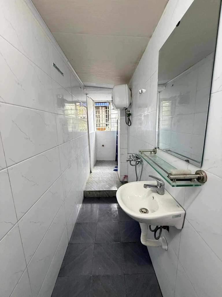 Bán Căn Hộ Tập Thể D1 Quỳnh Mai - 45m² Thực Tế - Full Nội Thất - 2 Phòng Ngủ - Ô Tô Đỗ Cửa - Giá 3.15 Tỷ