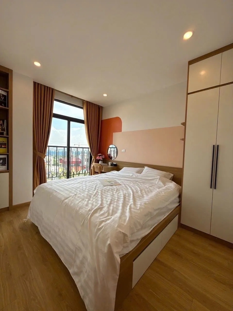 Bán Nhà 5 Tầng Ngõ La Thành - 50m² - Ô Tô Đỗ Cửa - Đang Kinh Doanh Spa Hiệu Quả - Thiết Kế 6 Phòng Ngủ - Giá 19.2 Tỷ