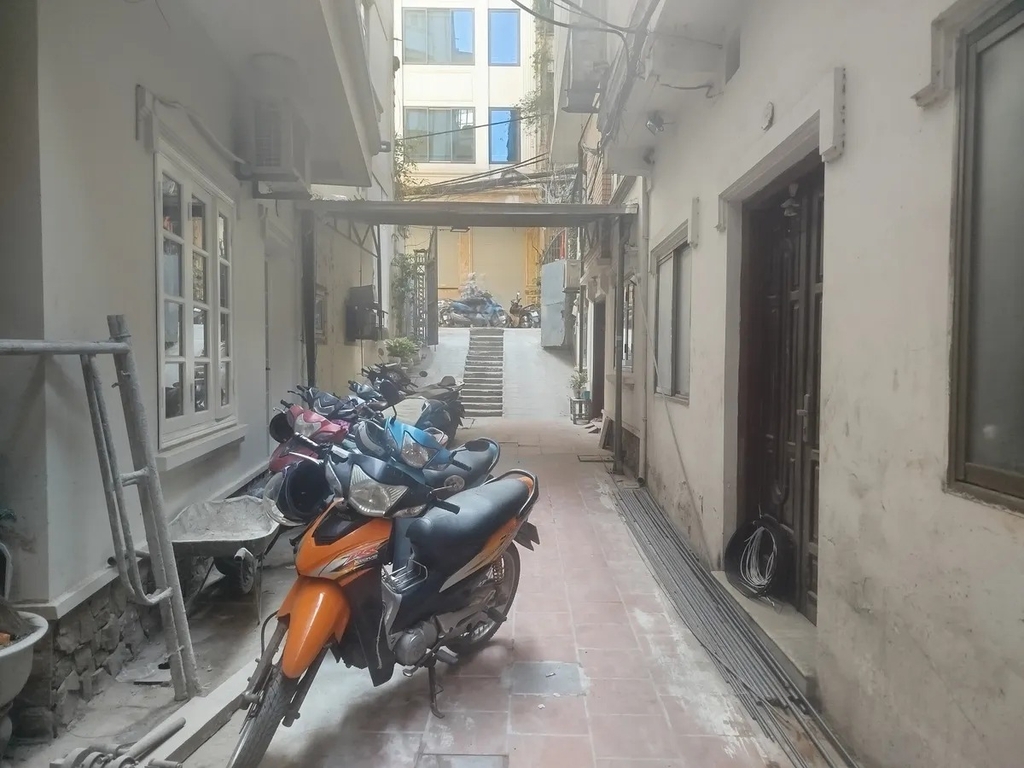 【NHÀ MỚI 5 TẦNG THANG MÁY - MẶT PHỐ ĐÊ LA THÀNH】- 31/33m² - 3 PN - Hoàn Thiện Thô - Giá 9.8 Tỷ