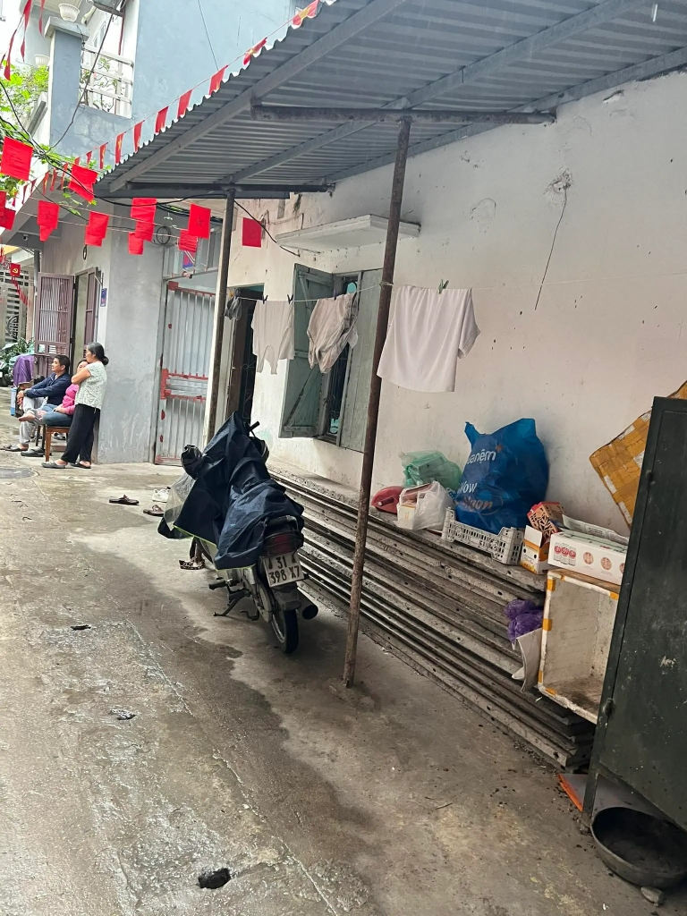 Bán Đất Lô Góc Ngõ Đội Cấn - 23m² - Tiềm Năng Xây Mới 35m² - View Sân Rộng - Giá 6.5 Tỷ