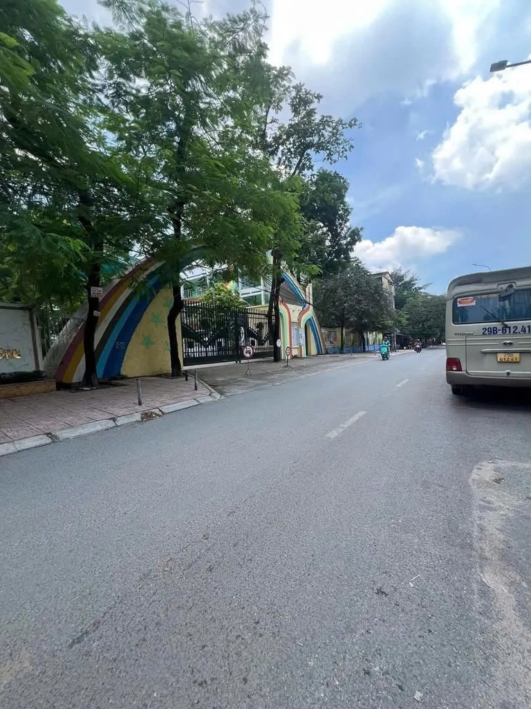 PHÂN LÔ Ô TÔ TRÁNH - 3 MẶT THOÁNG - Ô TÔ DỪNG ĐỖ NGÀY ĐÊM - XÂY TOÀ HAY Ở ĐỀU CỰC ĐẸP - 50M RA MẶT PHỐ NGUYÊN HỒNG.