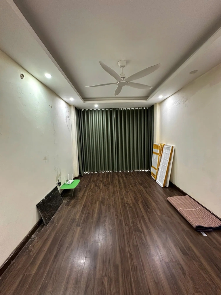 Bán Nhà 5 Tầng Ngõ Hoàng Hoa Thám - 40m² - Ngõ Rộng 50m Ra Ô Tô - Thiết Kế Linh Hoạt 8 Phòng - Giá 11.5 Tỷ