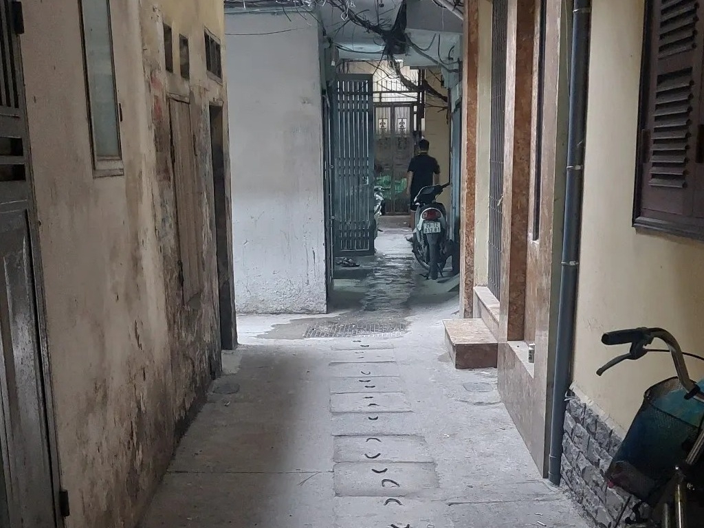 Bán Nhà 5 Tầng Ngõ Thông 8 Lê Thanh Nghị - 8.2 Tỷ - Cách Mặt Phố 10m - Sổ Riêng