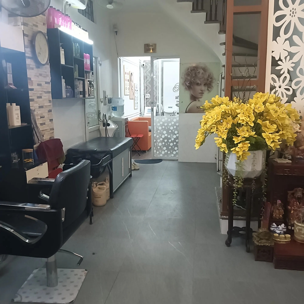 Bán Nhà Mặt Bằng Kinh Doanh Đỉnh Cao - 100 Vĩnh Tuy - Đang Cho Thuê SPA (Doanh Thu 60 Triệu/Tháng) - Vị Trí Lô Góc Ngõ Thông - Giá 13.8 Tỷ