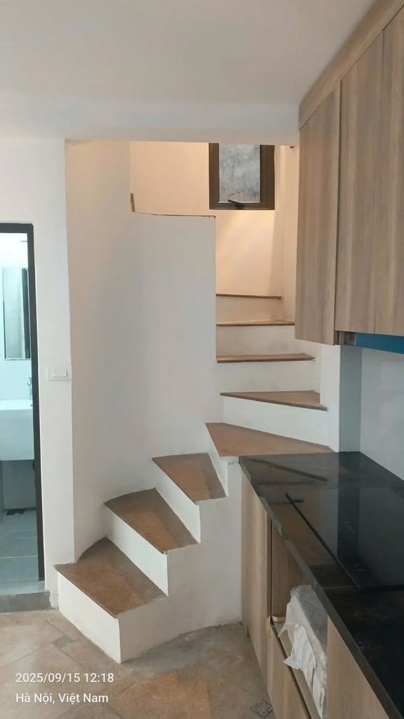 Bán Nhà 4 Tầng Ngõ Đội Cấn - 35m² - Sân Rộng 30m² - 2 Mặt Thoáng Vĩnh Viễn - Nhà Dân Xây Kiên Cố