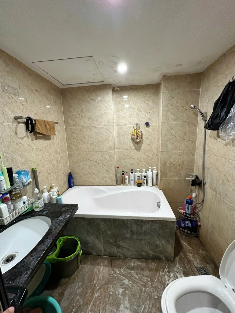 Bán Nhà 5 Tầng Ngõ Hoàng Hoa Thám - 40m² - Ngõ Rộng 50m Ra Ô Tô - Thiết Kế Linh Hoạt 8 Phòng - Giá 11.5 Tỷ