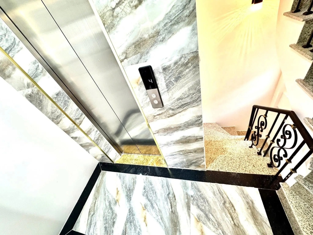 Bán Nhà 6 Tầng Thang Máy - Hoàng Hoa Thám - Lô Góc 2 Thoáng - Nội Thất Cao Cấp - Thiết Kế Tối Ưu 4PN - Giá 12.1 Tỷ