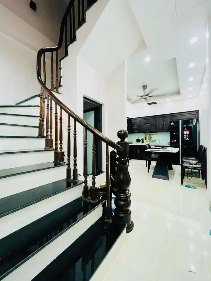 【NHÀ PHỐ 4 TẦNG 4 PHÒNG NGỦ】Lạc Long Quân, Cầu Giấy - 42/50m² - 2 Mặt Thoáng - Giá 11.5 Tỷ