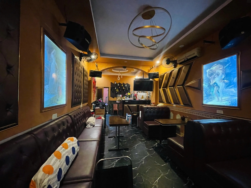 Bán Nhà Mặt Bằng Kinh Doanh - 108 Ngọc Hà, Ba Đình - Lô Góc 2 Thoáng - Đang Kinh Doanh Tốt