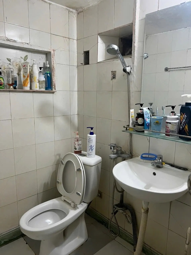 【NHÀ 4 TẦNG - NGÕ TÔN ĐỨC THẮNG, ĐỐNG ĐA】- 35m² - 2 PN - Cạnh Chợ - Tiện Ích Ngập Tràn - Giá 7 Tỷ