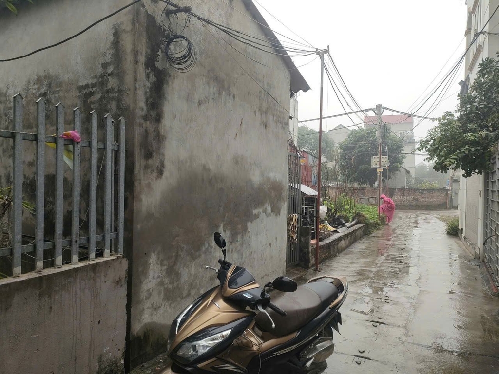 BÁN ĐẤT TẶNG NHÀ - THÔN TRUNG HẬU ĐÔNG, MÊ LINH - 66.9M² - NHÀ C4 3 PHÒNG CHO THUÊ - Ô TÔ VÀO CỬA - 4.35 TỶ