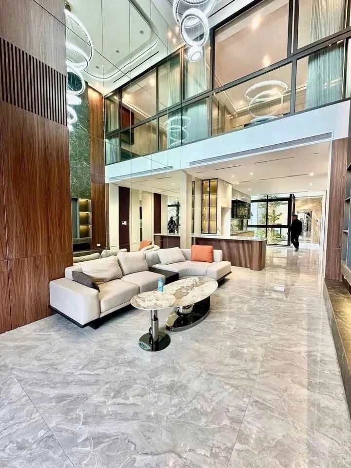 【BIỆT THỰ 7 TẦNG - KIẾN TRÚC "HÀM CÁ MẬP" - VŨ ĐỨC THẬN, LONG BIÊN】- 26.3 TỶ