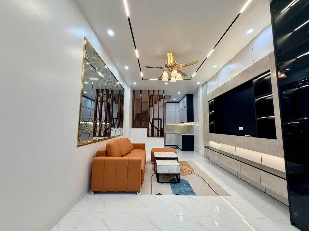 BÁN NHÀ MẶT NGÕ LINH QUANG - ĐỐNG ĐA: Ô TÔ VÀO NHÀ - KINH DOANH SẦM UẤT - 50M RA MẶT HỒ - GIÁ 15.6 TỶ