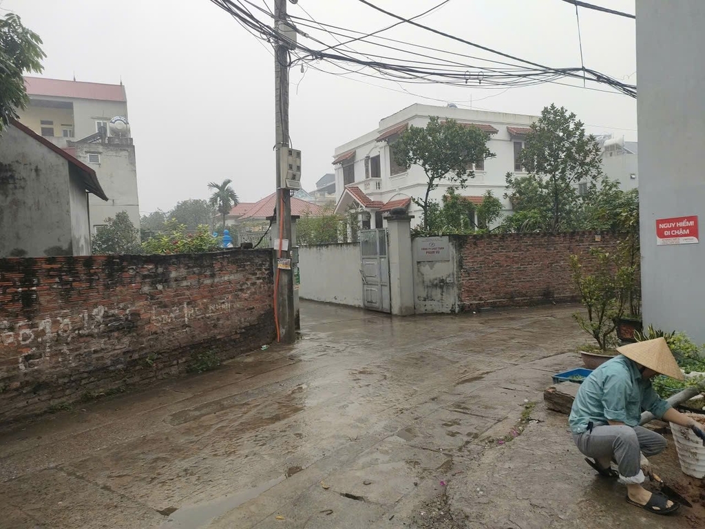 BÁN ĐẤT TẶNG NHÀ - THÔN TRUNG HẬU ĐÔNG, MÊ LINH - 66.9M² - NHÀ C4 3 PHÒNG CHO THUÊ - Ô TÔ VÀO CỬA - 4.35 TỶ